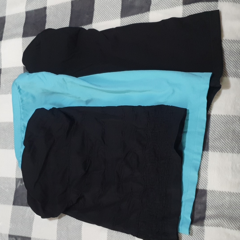 Tops - Picture 2 of 2